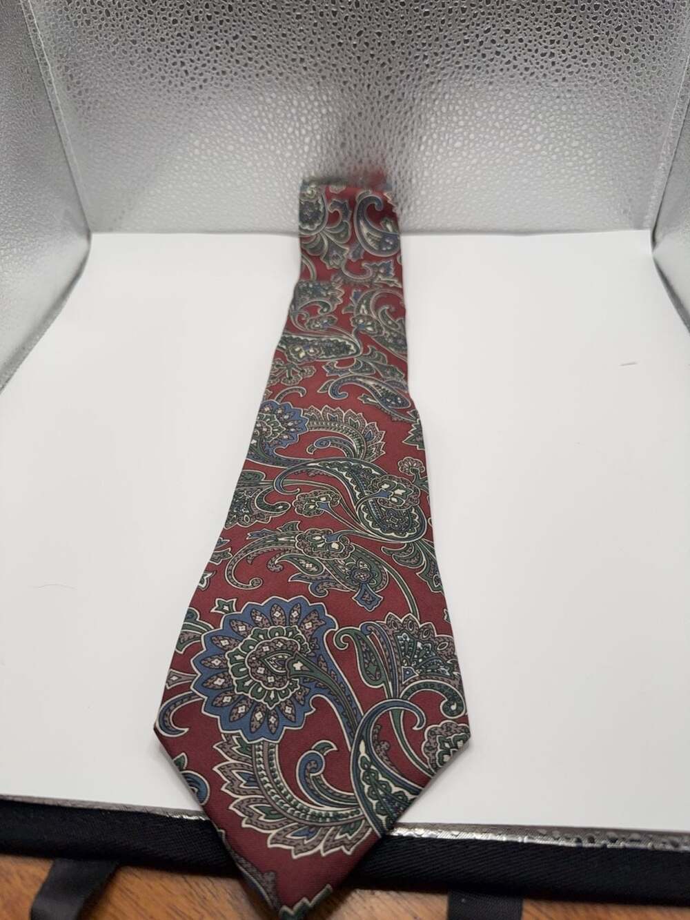 Johnny Carson Men's Red Paisley Silk Necktie